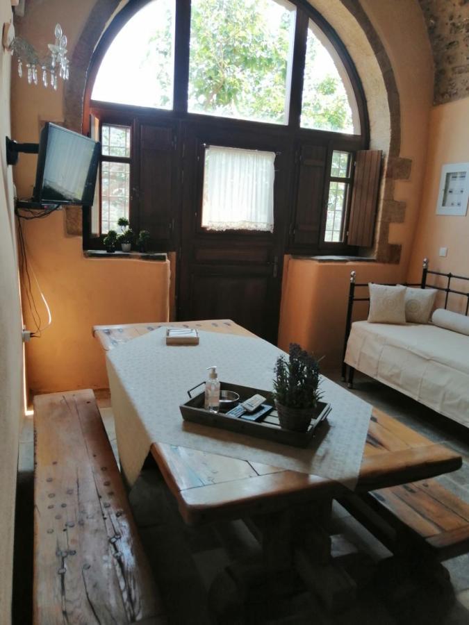מונמבאסיה Guesthousekamara מראה חיצוני תמונה