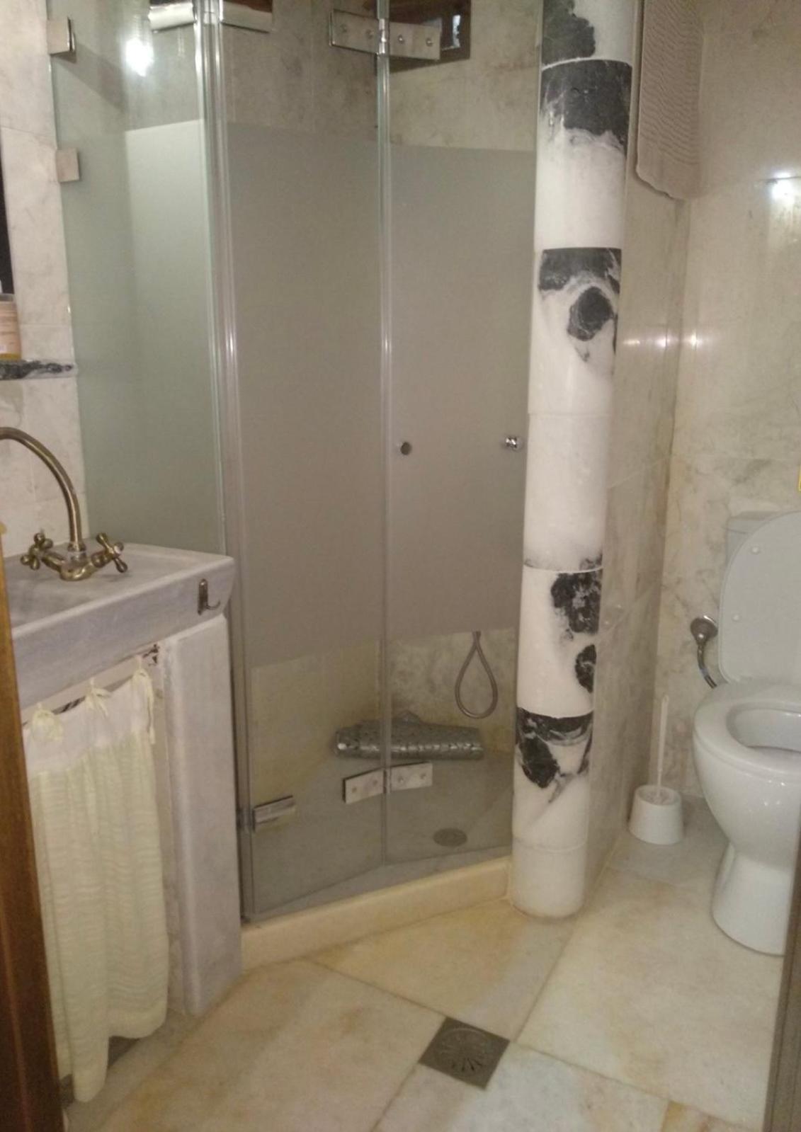 מונמבאסיה Guesthousekamara מראה חיצוני תמונה