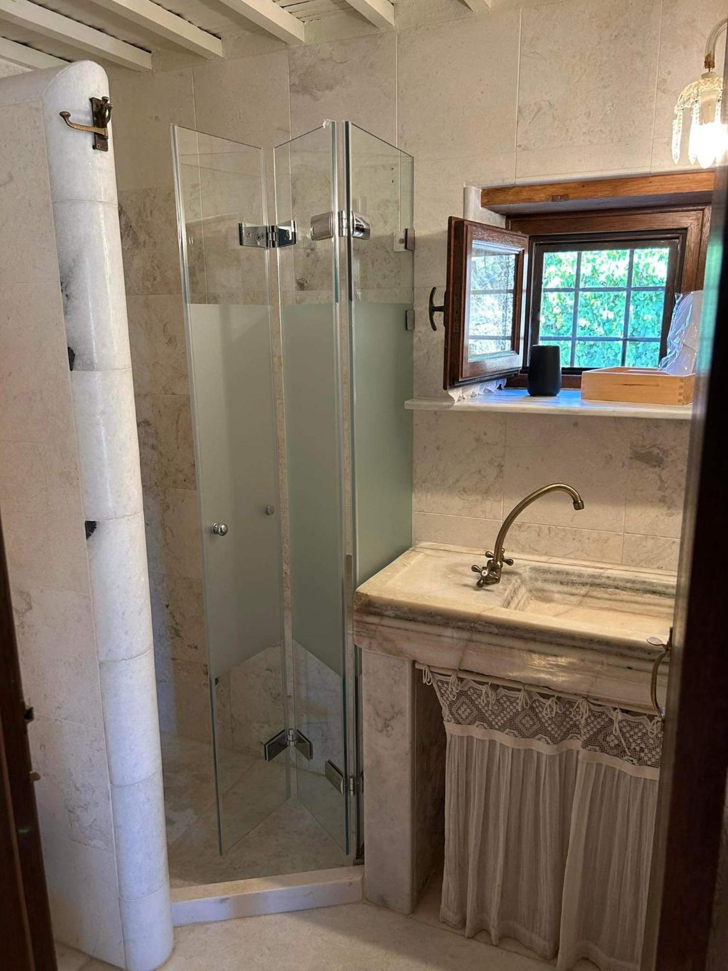 מונמבאסיה Guesthousekamara מראה חיצוני תמונה