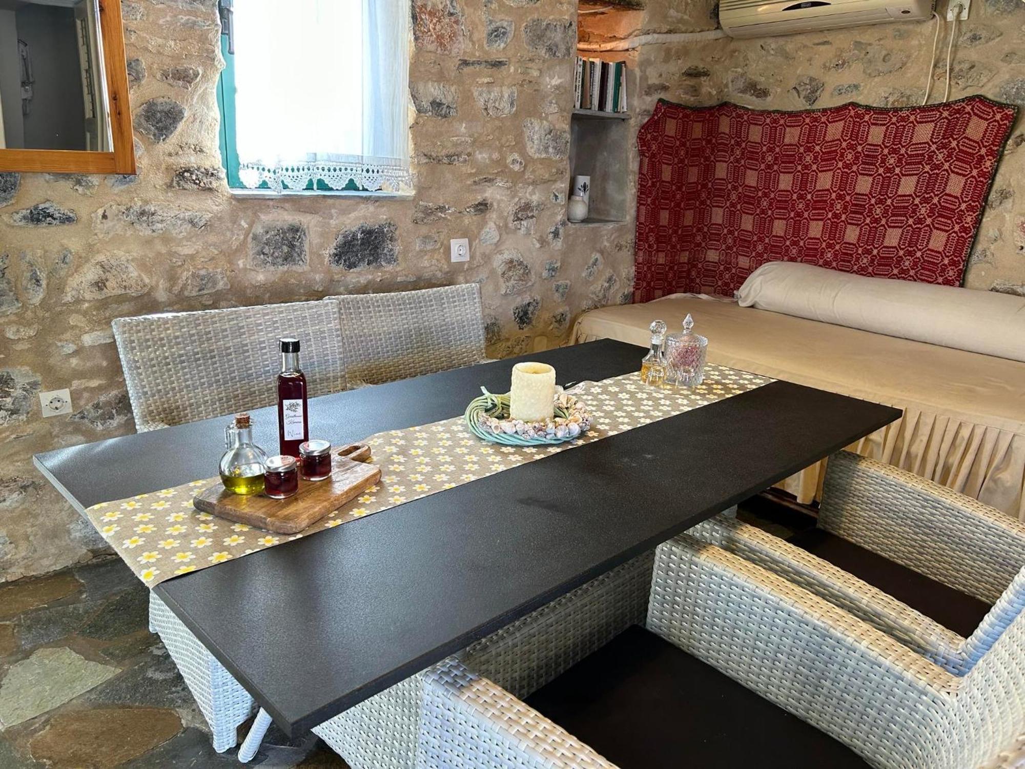 מונמבאסיה Guesthousekamara מראה חיצוני תמונה